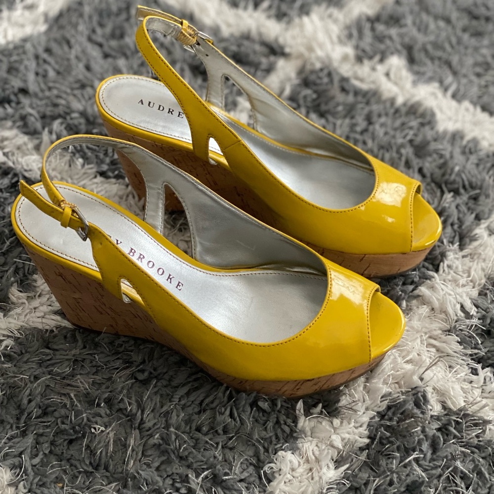 Audrey Brooke yellow platform